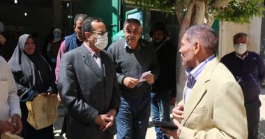 صور.. محافظ شمال سيناء يتفقد منافذ صرف منحة العمالة غير المنتظمة