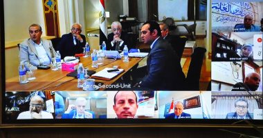وزير التعليم يوجه للتصدى بحزم لمن يسعى لاستغلال الطلاب فى تنفيذ البحث.. صور