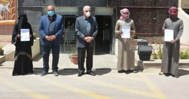 صور.. تسليم عقود 46 بيتا بدويا بقرية الوادى بطور سيناء للمستحقين