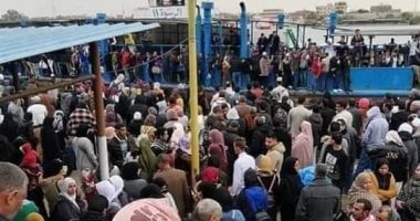 ازدحام معدية القنطرة شرق بالإسماعيلية.. وقارئ يخشى انتشار كورونا