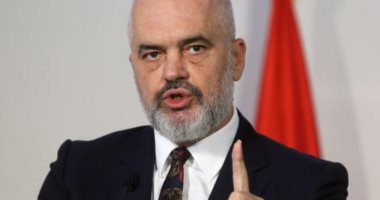 لا أحد يستطيع الهرب من "راما" فى ألبانيا.. تصريح إلكترونى قبل الخروج من المنزل.. الغاز المسيل للدموع مسموح للدبابات فى الشوارع لمن يخالف الحظر.. ورئيس الوزراء يبعث رسائل صوتية: "ابق فى المنزل واغسل يديك"