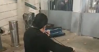 ارمي حمولك عليا.. ممرضة تغني للطاقم الطبى بمستشفى أبو خليفة.. فيديو