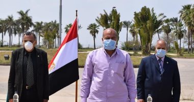 "مسافات متباعدة وكمامات".. مصنع 200 الحربى يكرم العاملين المتميزين