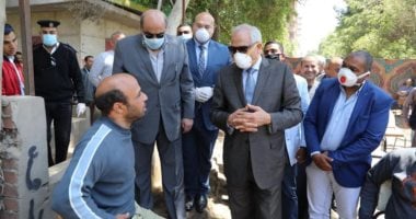 محافظ الجيزة يتابع صرف منحة العمالة لـ100 آلف مواطن بالمحافظة.. صور