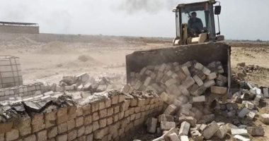 صور.. إزالة 35 حالة تعد على الأراضى الزراعية وإيقاف أعمال برج مخالف بالمنيا