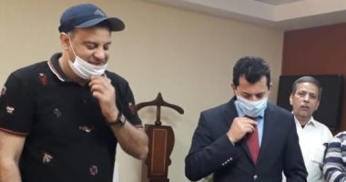 استاد القاهرة يحتفل بعيد ميلاد وزير الرياضة بـ"تورتة"