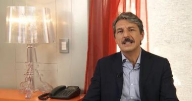 كورونا يجبر طبيب أطفال إيطالى على تغيير تخصصه لعلاج المسنين.. اعرف القصة