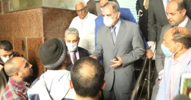 إقبال بالبنك الزراعى فى كفر الشيخ لصرف منحة العمالة غير المنتظمة