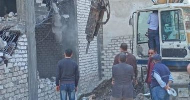 حملات مكبرة وإزالة 4 عقارات مخالفة بأحياء الإسكندرية.. صور