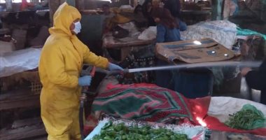 تطهير وتعقيم الأسواق بحى شرق شبرا الخيمة بعد فض التكدسات وإزالة الاشغالات