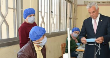 جامعة المنوفية تنتج كمامات وأغطية رأس وقدم لتغطية احتياجات المجتمع