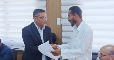 تسليم 30 شاباً من أبناء سيوة عقود أراضي مستصلحة بالتعاون  مع منظمة " الفاو"