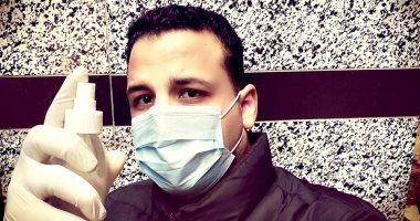 بالكمامة والجوانتى.. "بهاء" يشارك فى مبادرة الوقاية من فيروس كورونا  