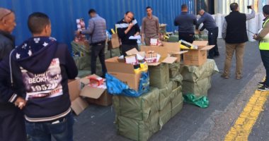 صور.. جمارك الإسكندرية تضبط محاولة تهريب 20 طن شماريخ قادمة من هونج كونج