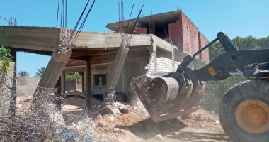 حملة مكبرة لإزالة التعديات على أراضى أملاك الدولة غرب الإسكندرية