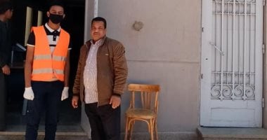 أعضاء نادى التطوع بمركز شباب الحسينات ينظمون صرف منحة العمالة غير المنتظمة