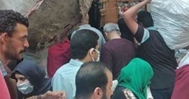 صور ..استمرار تكدس المواطنين على محلات الموسكى و العتبة