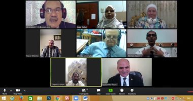 مناقشة رسالة ماجستير باستخدام التقنيات الافتراضية بجامعة جنوب الوادى.. صور