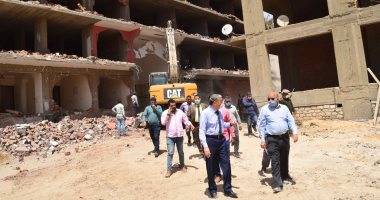 صور.. محافظ المنيا: إزالة أبراج مخالفة بمنطقة أبو فليو وتطهير 6424 منشأة حكومية