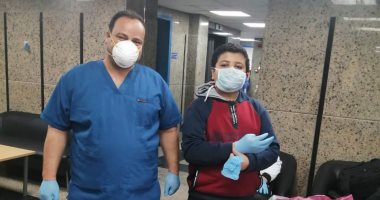 خروج 11 حالة بينهم طفل بعد تعافيهم من كورونا من الحجر الصحى بقها