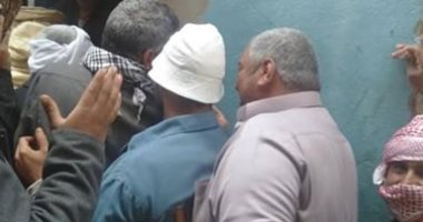 قارئ يشتكى من الزحام أمام مخبز بقرية الفرايحة فى الشرقية كوفا من كورونا