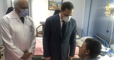 وزير الداخلية يزور أبطال الشرطة مصابي حادث الأميرية الإرهابي (صور)