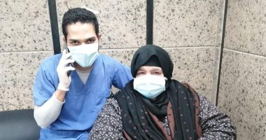 صور.. مسنة تعافت من كورونا بمستشفى قها: ربنا يخلى الأطباء ويكفيهم شر المرض