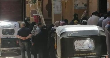 قارى يشكو من زحام أمام مكتب بريد بقرية نشا محافظة الدقهلية