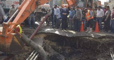 محافظ الجيزة يتفقد أعمال إصلاح الكسر المفاجئ بخط مياه 1000مم بالوراق