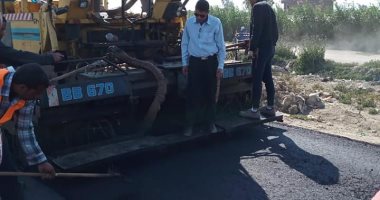 صور.. رفع كفاءة الطرق بحى العامرية غرب الإسكندرية