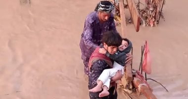 العالم غارق فى "كورونا".. والسيول تغرق أسرًا فى مخيمات الميل باليمن (صور)