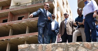 محافظ أسوان يفتح النار على المتعدين خلال حملة إزالة: الناس اللى اشتغلت وقت الحظر فاكرين محدش شايفهم.. ويؤكد: توجيهات الرئيس واضحة ومحدش فوق القانون.. أشرف عطية: عندنا القدرة على إزالة أى تعد ومصر دولة قوية