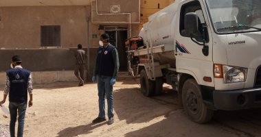 حملات تعقيم وتطهير للشوارع بمنطقة الكرور بمدينة أسوان.. صور