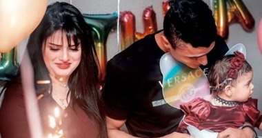 عمر السعيد يداعب ابنته على أنغام "قالوا عنك" لمحمد حماقى