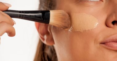 5 أخطاء خلى بالك منها لمكياج مثالى بعد الأربعين.. الكحل الكثيف أبرزها