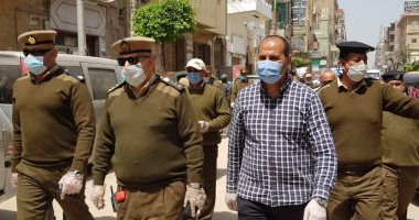 صور .. الأجهزة الأمنية تفض سوق الخميس بمدينة بلبيس بالشرقية