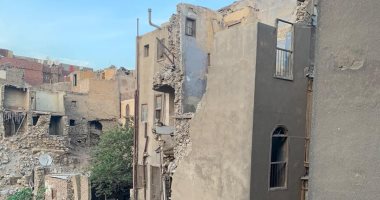 منزل آيل للسقوط يهدد حياة المحيطين به.. شكوى سكان عمارة الأوقاف بالقلعة