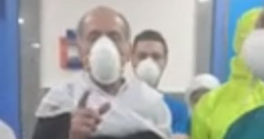 مستشفى الحجر الصحى بالعجمى تحتفل بخروج عم عطية بعد شفائه من كورونا.. فيديو
