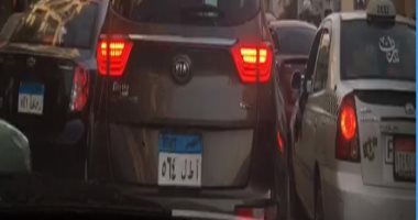 كثافات مرورية بسبب حادث انقلاب سيارة محملة بالطوب بالدائرى