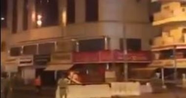 سكان دبى يحيون جهود الشرطة والجهات الحكومية بالهتافات والصفير..فيديو