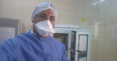الجيش الأبيض عاطف طبيب بمستشفى عزل أبو تيج يشارك فى مواجهة كورونا