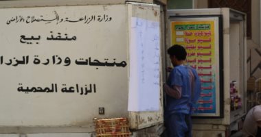 الزراعة تدفع بسيارة سلعة غذائية و10 أطنان بطاطس مجانا لقرية صفط بسبب كورونا