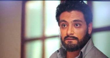 أحمد صفوت رجل أعمال "أرمل" يقع فى حب امرأة متوسطة الحال فى "لعبة النسيان"