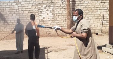 صور.. تطهير وتعقيم عزبة الفار مركز مغاغة فى محافظة المنيا للوقاية من كورونا