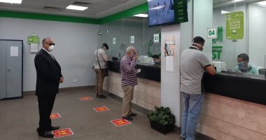 فيديو وصور.. محافظ القاهرة يتفقد مكتب بريد عابدين لمتابعة صرف منح العمالة المؤقتة