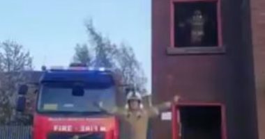   رجال إطفاء يدعون البريطانيين لالتزام منازلهم بطريقة طريفة.. فيديو