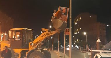 أحياء الاسكندرية تشن حملات مكثفة لإزالة الإعلانات المخالفة تزامنا مع الحظر