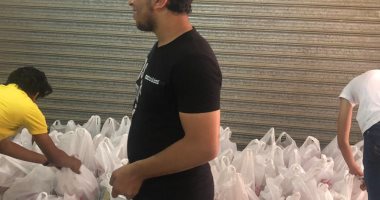 صور.. مبادرة شبابية فى السويس لتوزيع 500 شنطة رمضان على المحتاجين