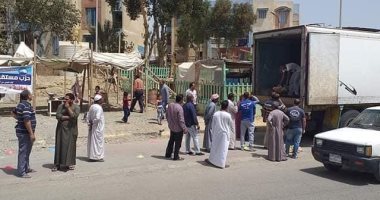 توفير سيارة متنقلة لبيع الخضراوات والفاكهة ولحوم بأسعار مخفضة فى مرسى علم