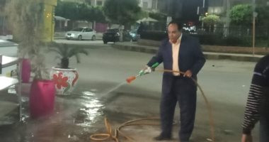 رئيس اتحاد الطاولة يشارك فى تعقيم الشوارع بكفر الشيخ.. صور 